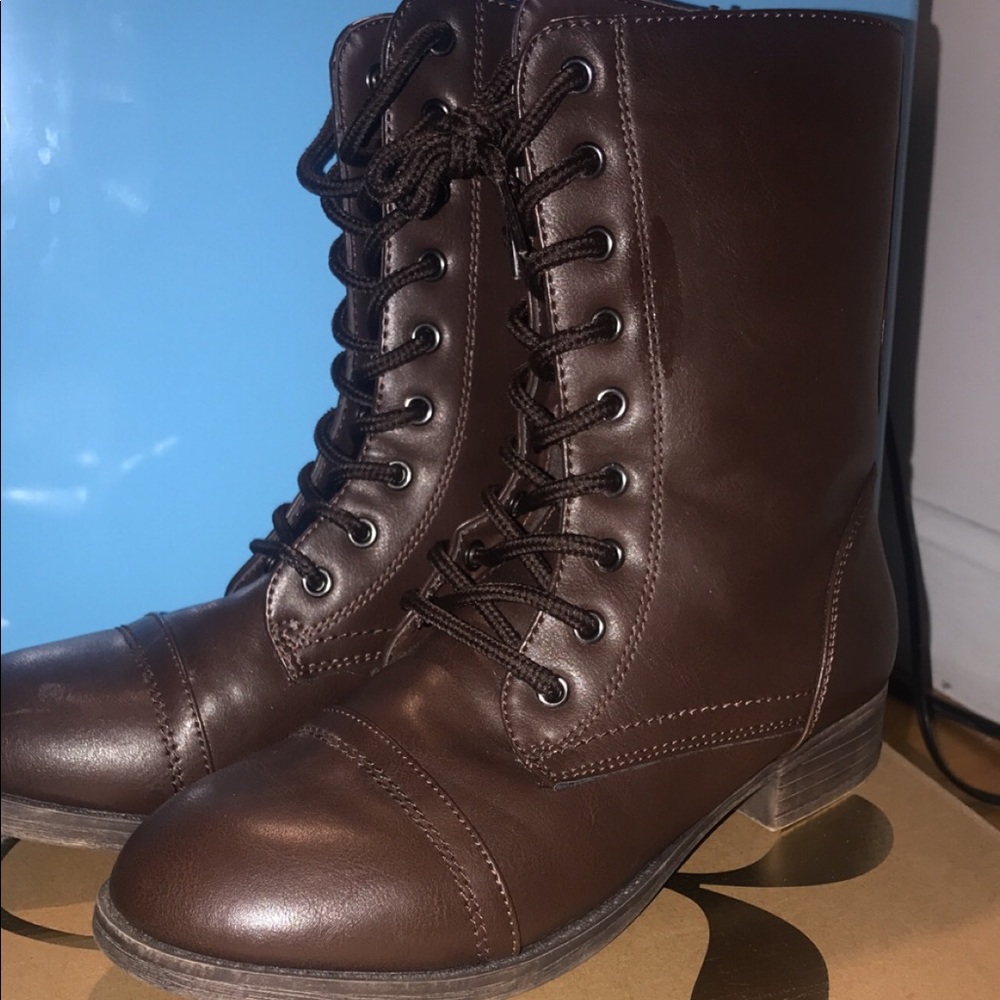 Short ankle length brown boots